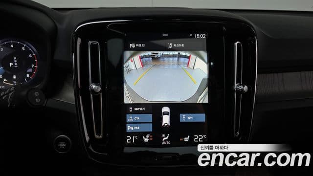 Volvo XC40 2021 — ფოტო 17/33