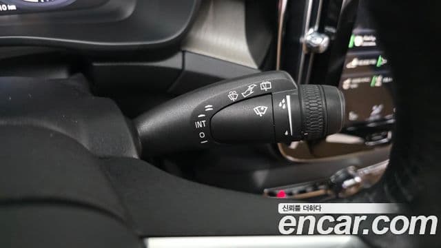 Volvo XC40 2021 — ფოტო 22/33