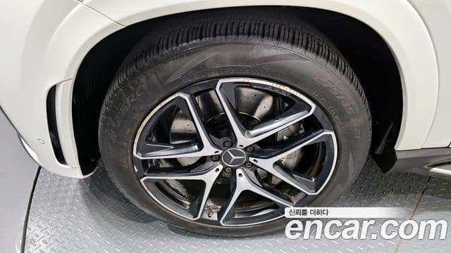 Mercedes-Benz GLE-Class 2021 — фото 5 из 20