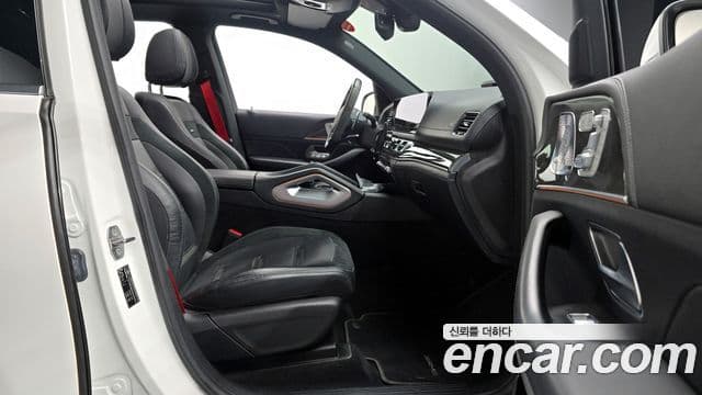 Mercedes-Benz GLE-Class 2021 — Photo 22/36
