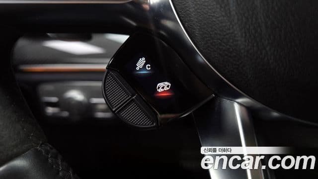 Mercedes-Benz GLE-Class 2021 — Photo 11/36
