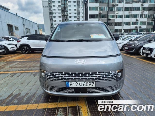 Hyundai Staria 2023 — ფოტო 9/18