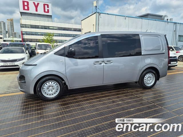 Hyundai Staria 2023 — ფოტო 2/18