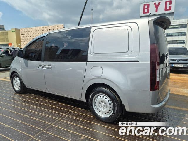 Hyundai Staria 2023 — ფოტო 3/18