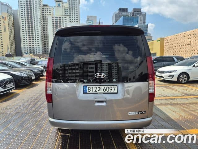 Hyundai Staria 2023 — ფოტო 4/18