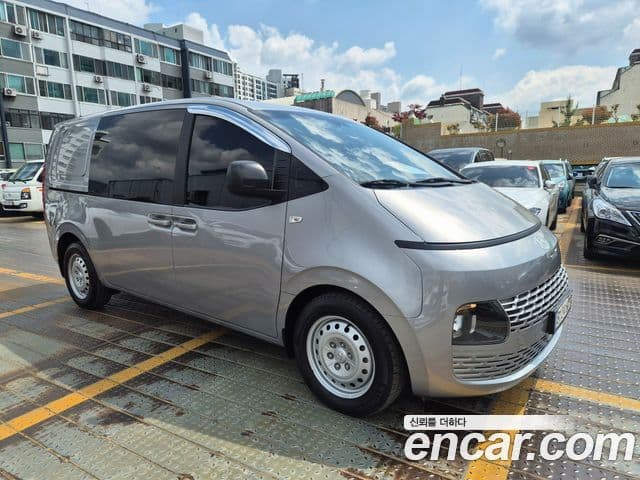 Hyundai Staria 2023 — ფოტო 6/18