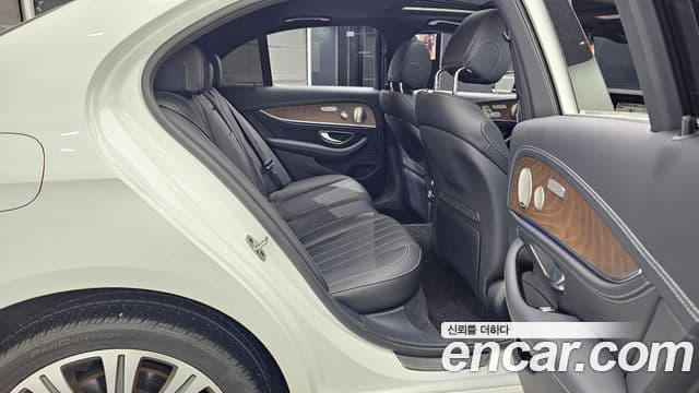 Mercedes-Benz E-Class 2023 — Şəkil 12/20