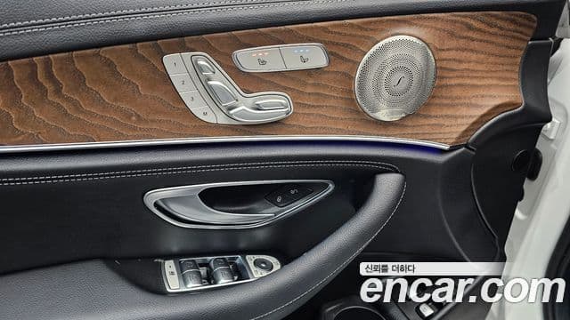 Mercedes-Benz E-Class 2023 — Şəkil 17/20