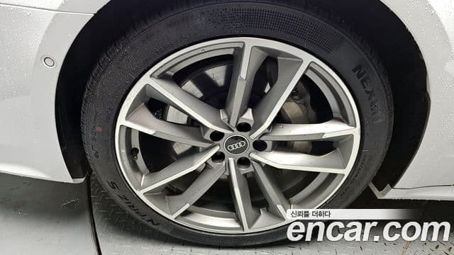 Audi A7 2021 — ფოტო 5/20