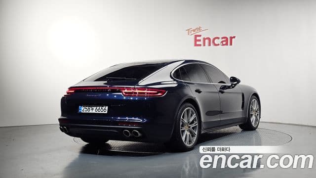 Porsche Panamera 2018 — ფოტო 2/20