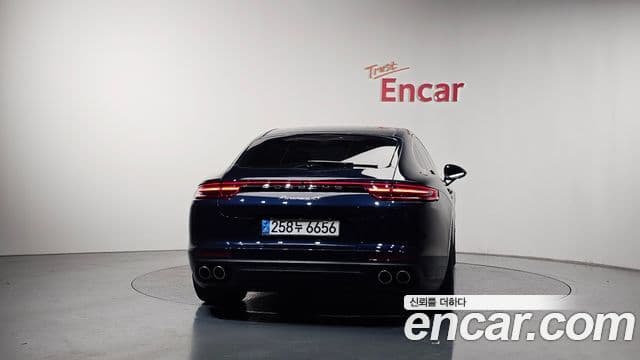 Porsche Panamera 2018 — ფოტო 4/20