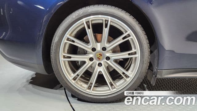 Porsche Panamera 2018 — ფოტო 5/20