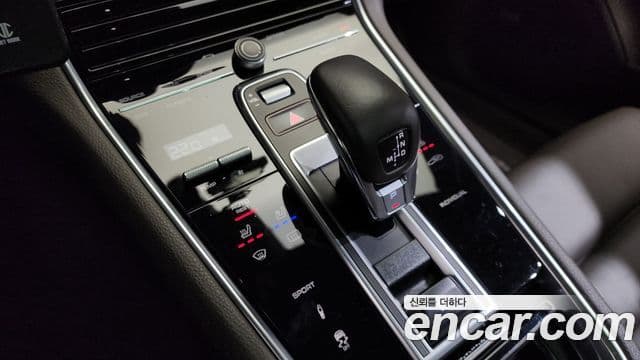 Porsche Panamera 2018 — ფოტო 9/20