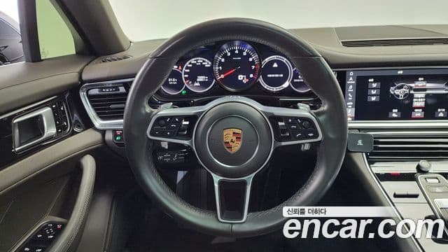 Porsche Panamera 2018 — ფოტო 14/20