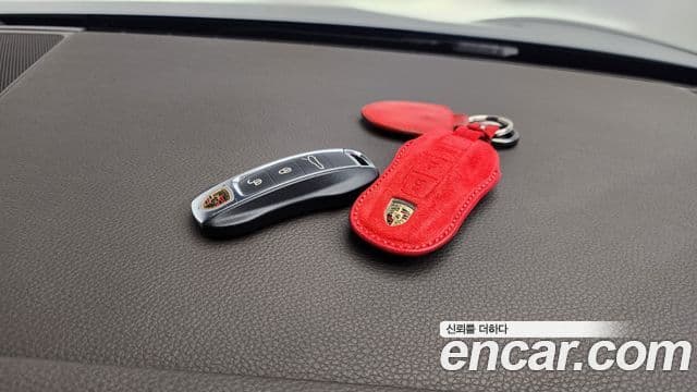 Porsche Panamera 2018 — ფოტო 16/20