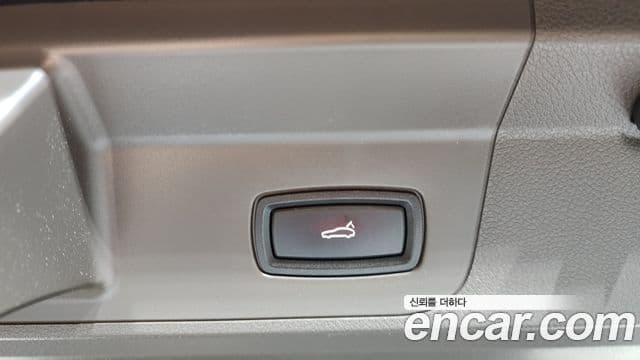 Porsche Panamera 2018 — ფოტო 18/20
