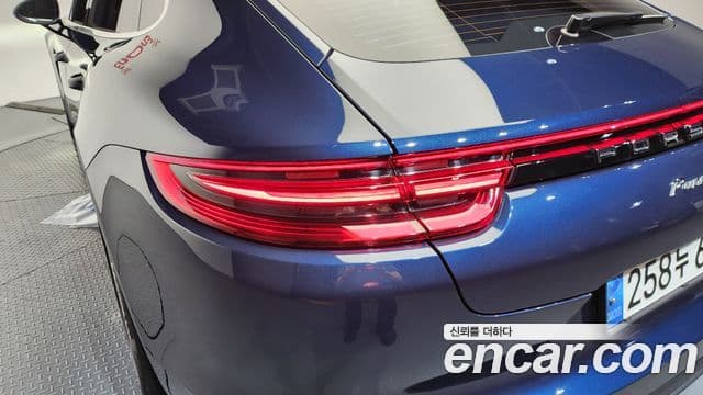 Porsche Panamera 2018 — Şəkil 14/35