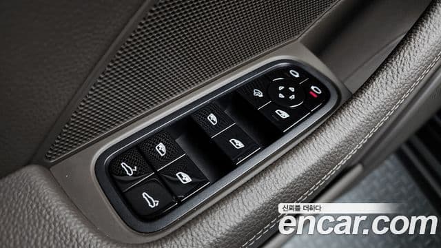 Porsche Panamera 2018 — Şəkil 19/35