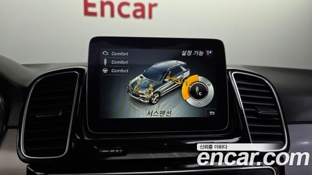 Mercedes-Benz GLE-Class 2018 — ფოტო 16/20