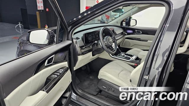 Kia Carnival 2022 — фото 10 из 20
