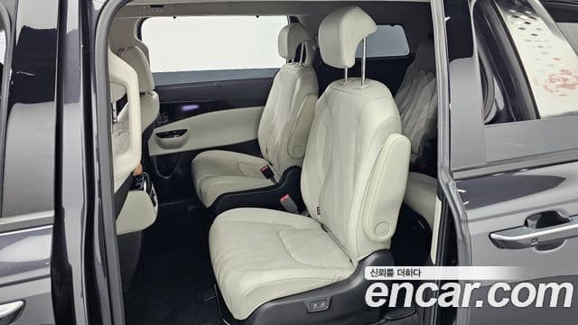 Kia Carnival 2022 — фото 12 из 20