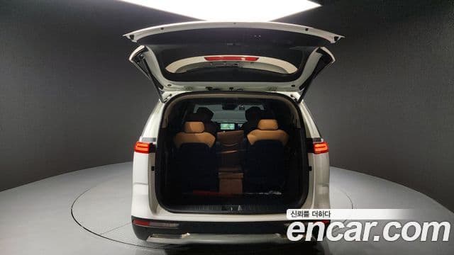 Kia Carnival 2023 — фото 20 из 20