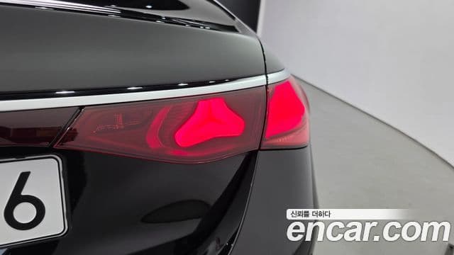 Mercedes-Benz E-Class 2025 — Photo 3/31
