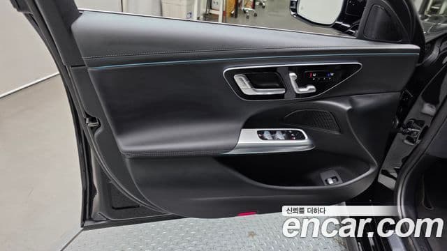 Mercedes-Benz E-Class 2025 — Photo 5/31