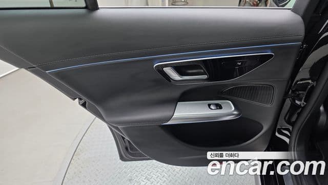 Mercedes-Benz E-Class 2025 — Photo 1/31