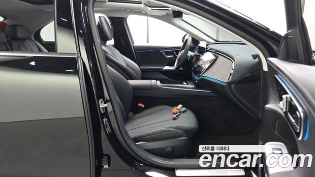 Mercedes-Benz E-Class 2025 — Photo 15/31