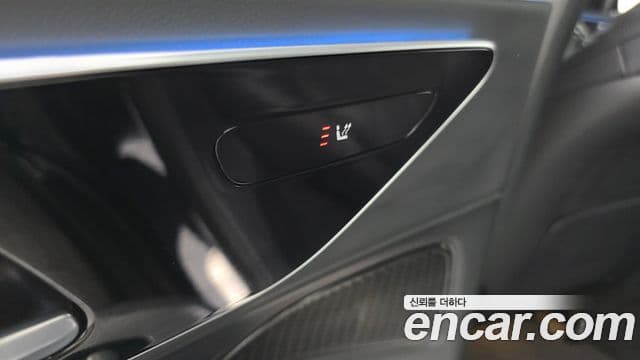 Mercedes-Benz E-Class 2025 — Photo 24/31
