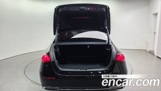 Mercedes-Benz E-Class 2025 — Photo 20/31