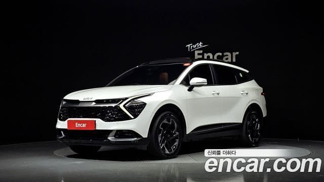 Kia Sportage 2023 — Фото 1/20