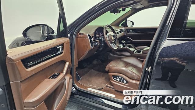Porsche Cayenne 2020 — ფოტო 10/20
