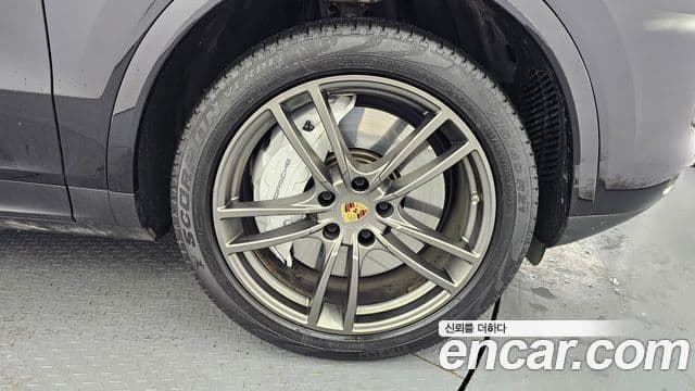 Porsche Cayenne 2020 — Photo 6/31