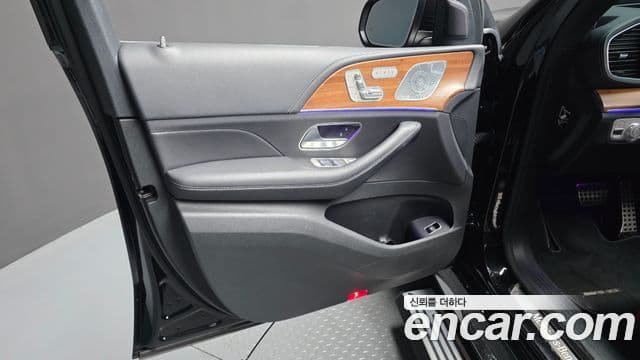 Mercedes-Benz GLS-Class 2021 — Photo 19/36