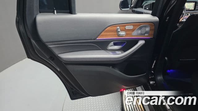Mercedes-Benz GLS-Class 2021 — Photo 20/36