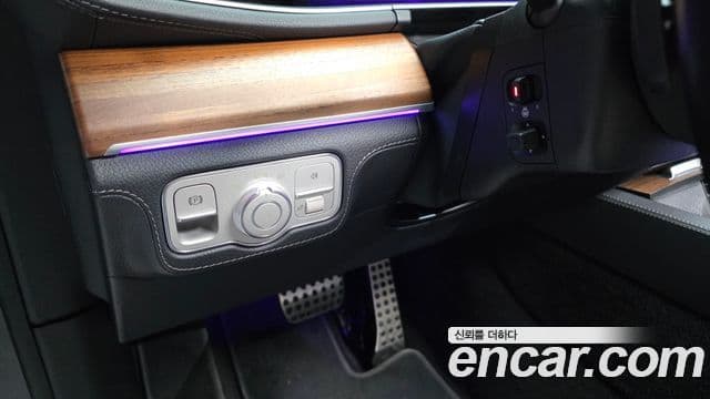 Mercedes-Benz GLS-Class 2021 — Photo 13/36