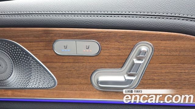 Mercedes-Benz GLS-Class 2021 — Photo 5/36
