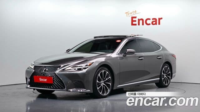 Lexus LS500 2023 — Photo 10/20