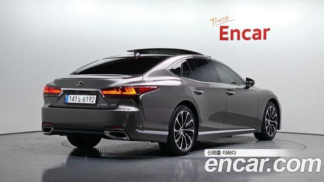 Lexus LS500 2023 — Photo 3/20