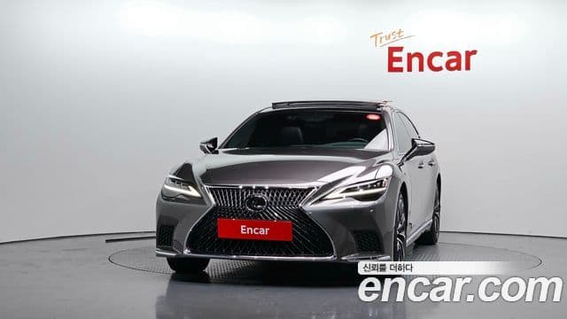 Lexus LS500 2023 — Photo 13/20