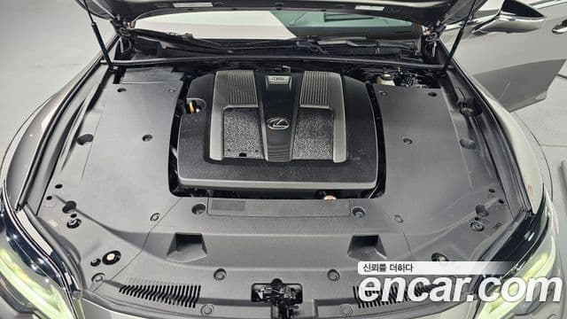 Lexus LS500 2023 — Photo 7/20