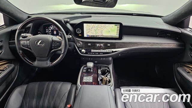 Lexus LS500 2023 — Photo 12/20