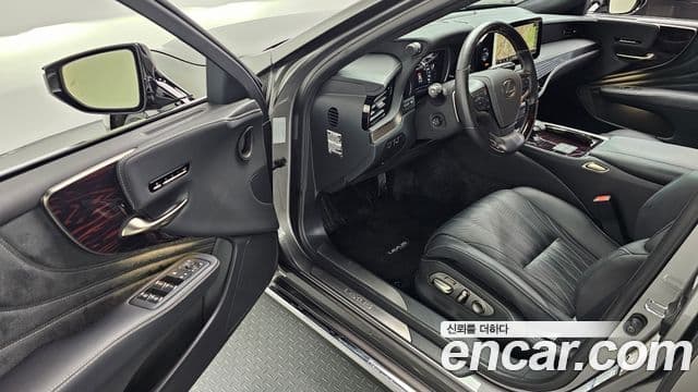 Lexus LS500 2023 — Photo 20/20