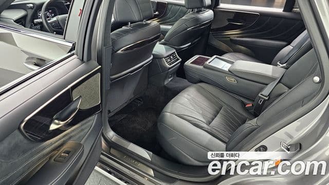 Lexus LS500 2023 — Photo 14/20