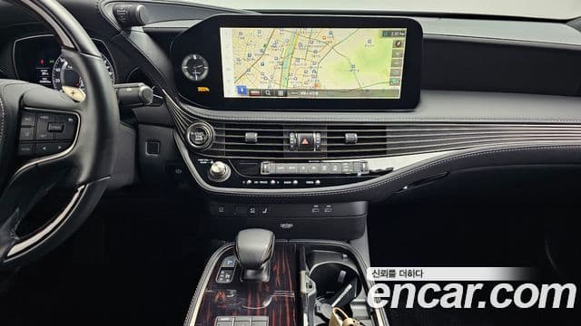 Lexus LS500 2023 — Photo 18/20