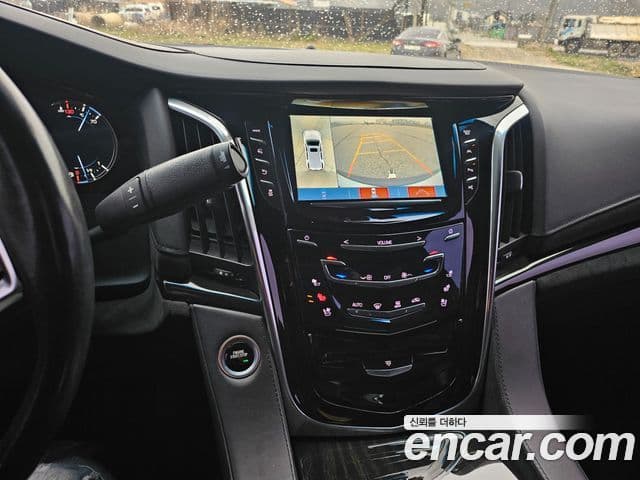 Cadillac Escalade 2018 — Photo 20/20