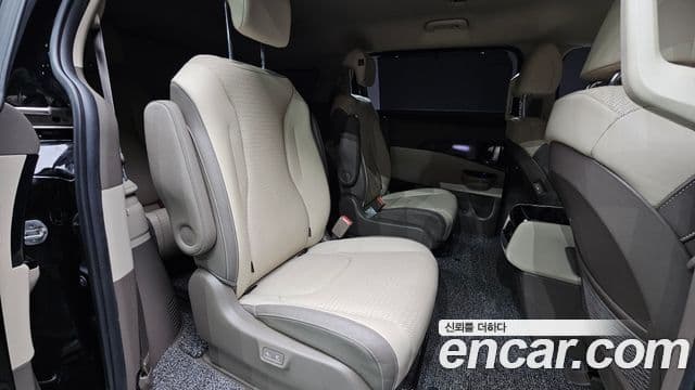 Kia Carnival 2021 — Фото 18/20