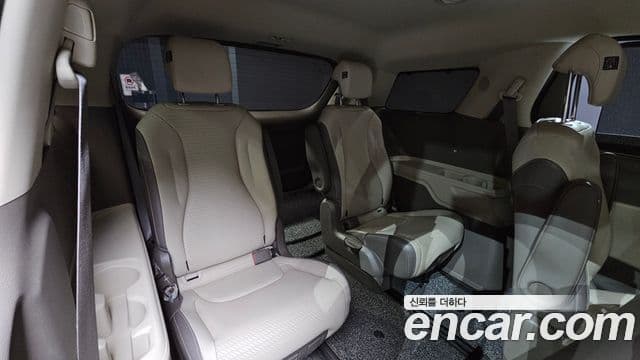 Kia Carnival 2021 — Фото 19/20
